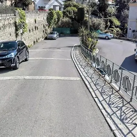 Au Port De Nice, Proche Des Plages Nice